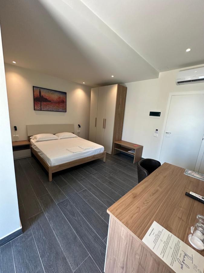Split Rooftop Suites Durrës Exterior foto